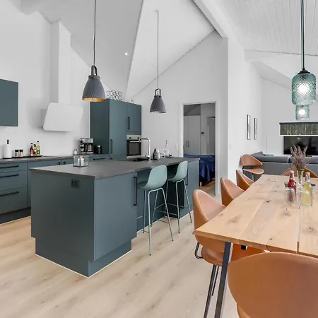 4 Bedroom Lovely In