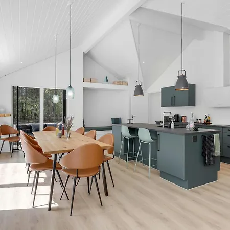 بيت للعطل 4 Bedroom Lovely In