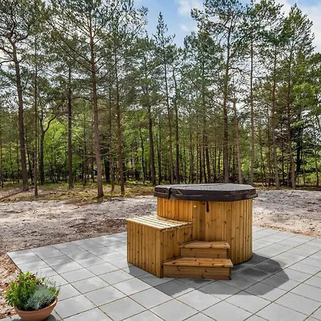 4 Bedroom Lovely In Holiday home